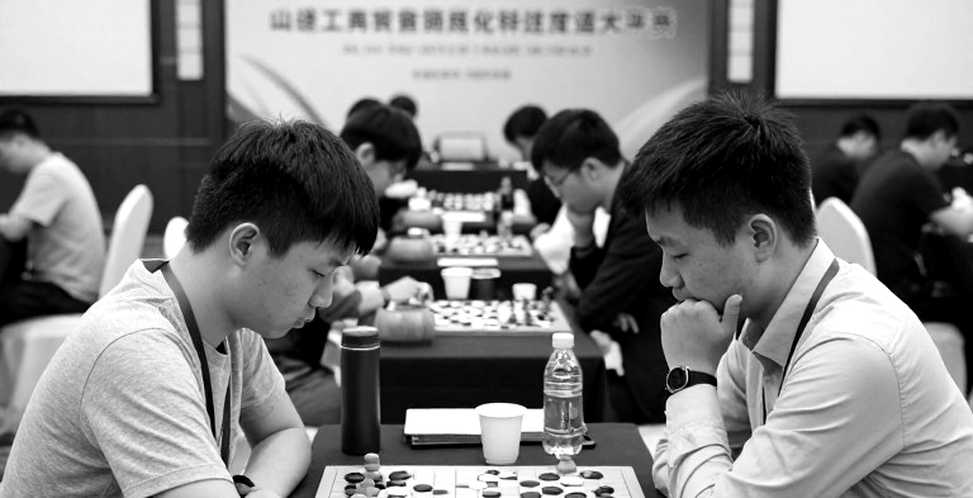 Giải Vô địch Cờ vua Mỹ: Woodward hạ Caruana, Lee nới rộng khoảng cách — và phần thân bài không có ván cờ nào