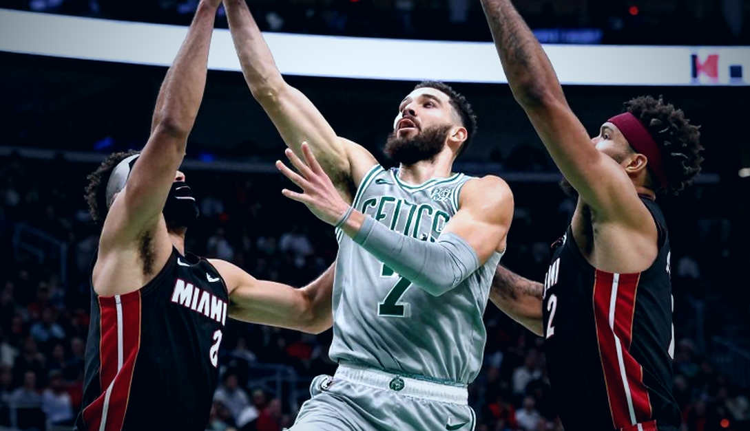 Panathinaikos gọi Nunn và Bonga, loại Sloukas: 12 cái tên và một lỗ hổng dài hơn một trận đấu