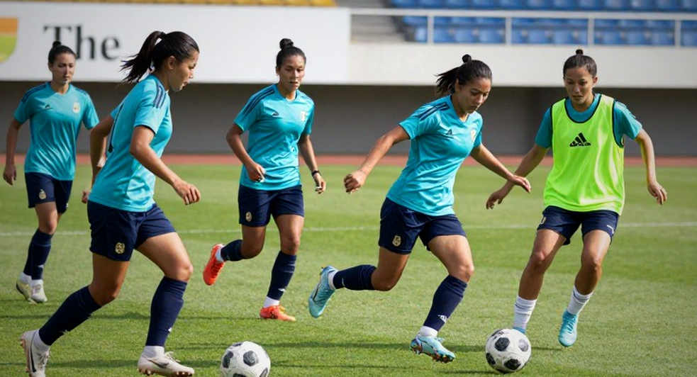 Lucy Bronze và đêm Lyon câm lặng: Khi Chelsea học cách đứng vững ở châu Âu