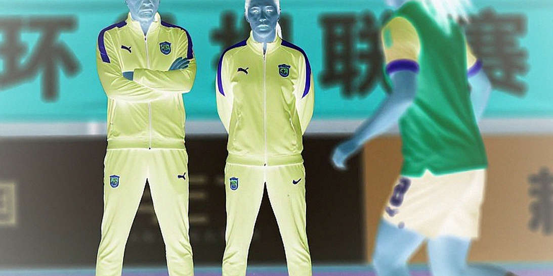 Sơ đồ ba trung vệ ở V-League: tấm khiên của những người sợ mất ghế
