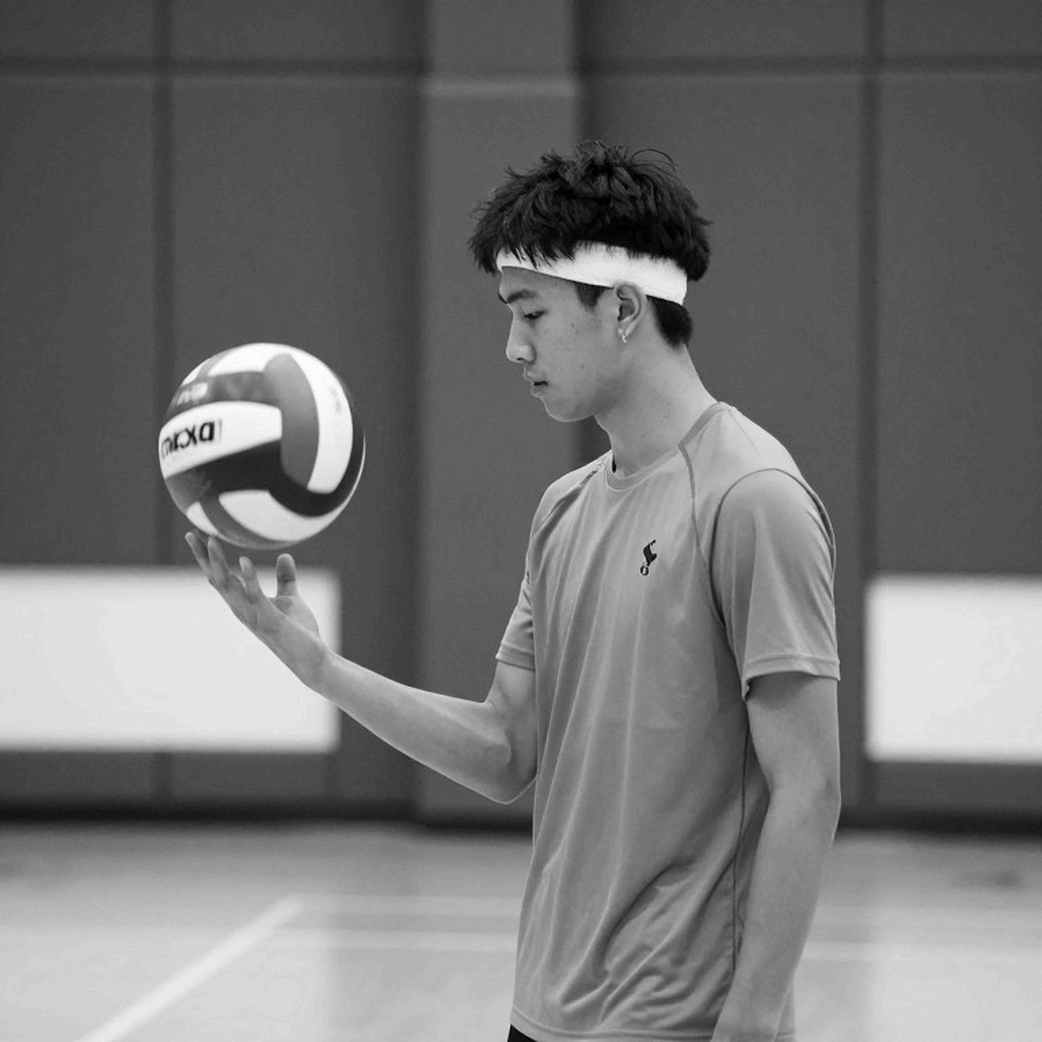 Mubarak 13 tuổi, cao 2m10: Vòng loại Olympic đã có một cú sốc mang tên Qatar