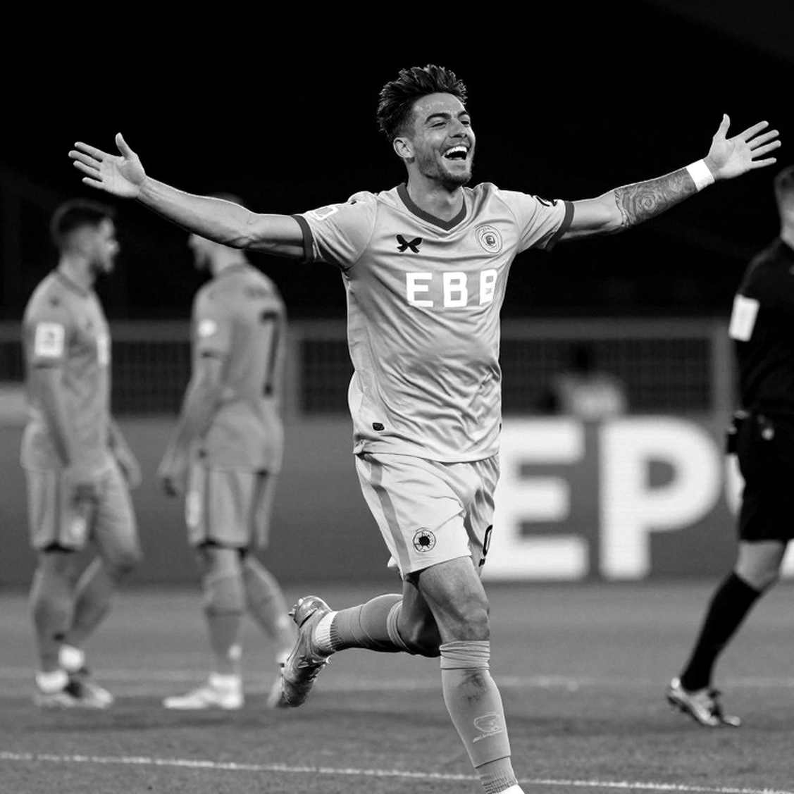 Osimhen ở Galatasaray: hai lần phủ nhận mạng xã hội và nửa bản ghi dành cho Batrakov